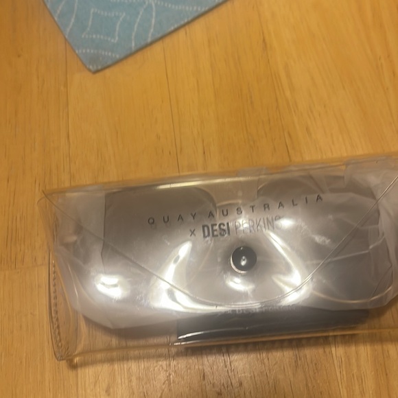 Quay Australia High Key Sunglasses - Gold/Gold | Desk Perkins Collaboration,NEW - Picture 14 of 14